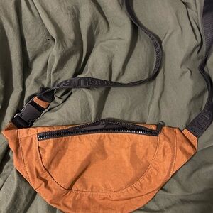 BAGGU Rust Crossbody Bag with Black Strap